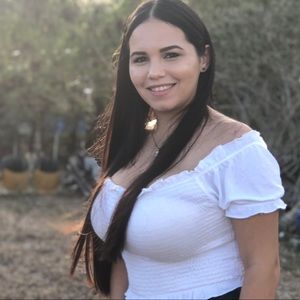 Meet your Posher, Crystal